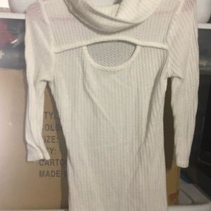 Women’s cream wool long sleeved sweater